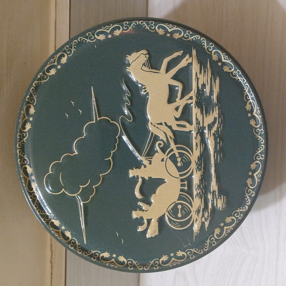 Vintage Shirley Jean Capital Cake Carriage Metal Christmas Fruit Cake Tin